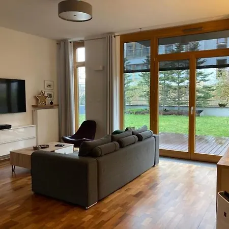 Wilanowska & Garden アパート